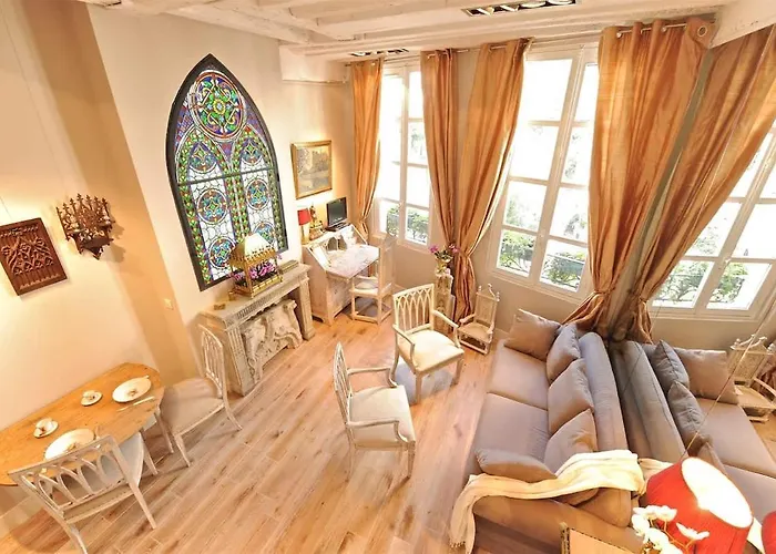 Fantastic View On Notre Dame Abelard *