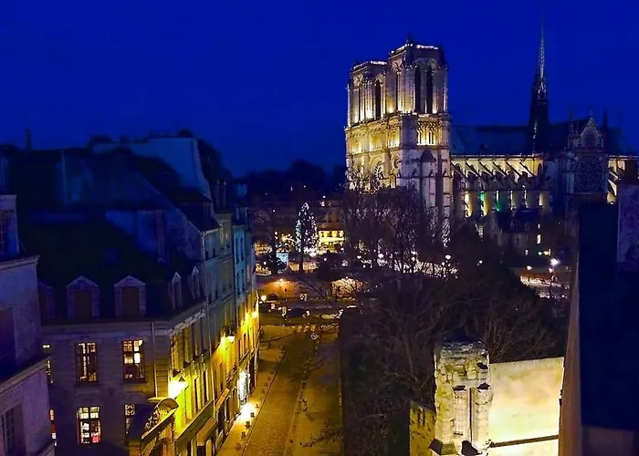 Fantastic View On Notre Dame Abelard 巴黎