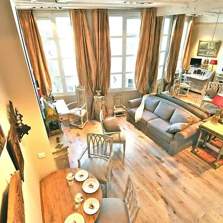 Fantastic View On Notre Dame Abelard *